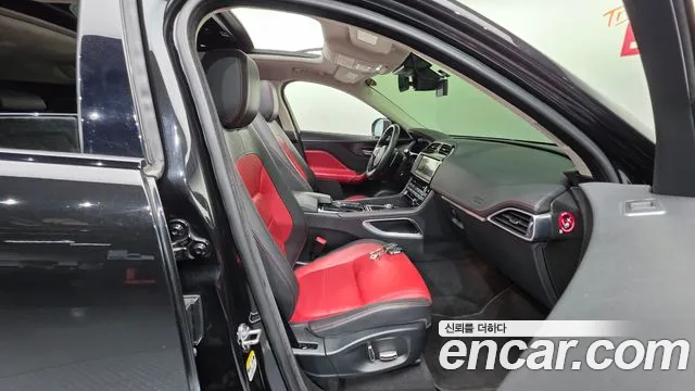 Jaguar F-Pace 2019 thumb 10