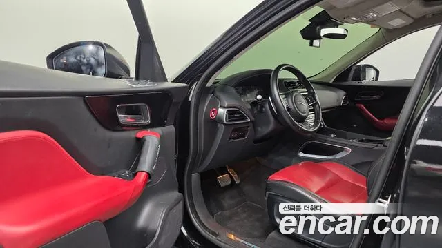 Jaguar F-Pace 2019 thumb 12