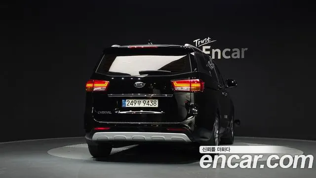 Kia Carnival 2018 thumb 4