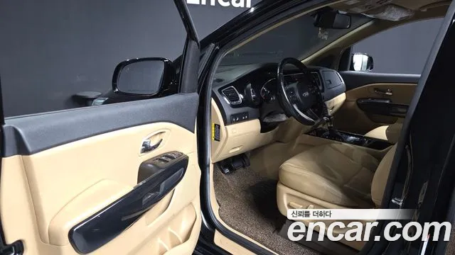 Kia Carnival 2018 thumb 10
