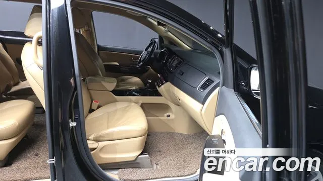Kia Carnival 2018 thumb 11