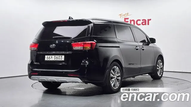 Kia Carnival 2015 thumb 2