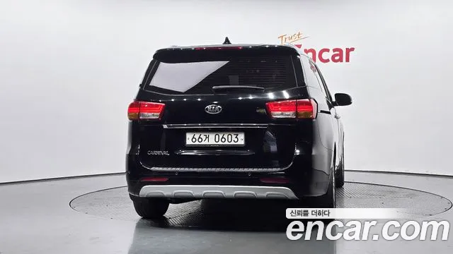 Kia Carnival 2015 thumb 4
