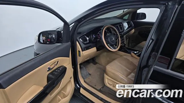 Kia Carnival 2015 thumb 10