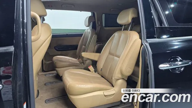 Kia Carnival 2015 thumb 11