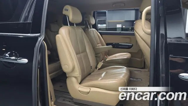 Kia Carnival 2015 thumb 12