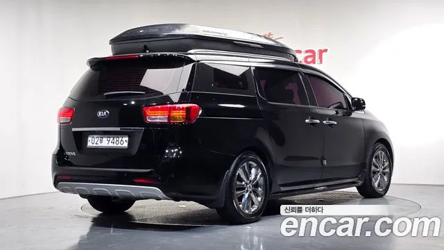 Kia Carnival 2017 thumb 2