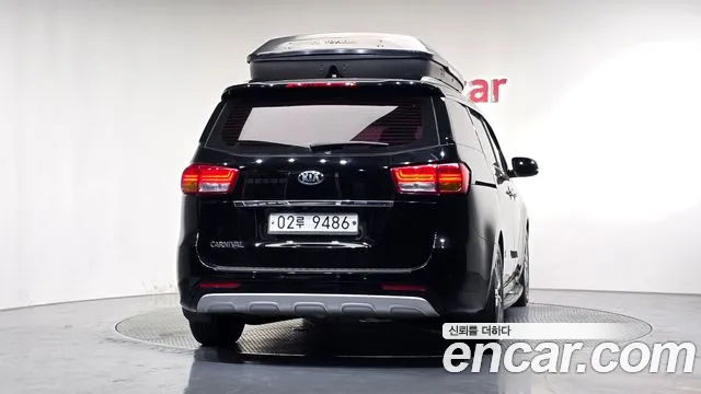 Kia Carnival 2017 thumb 4