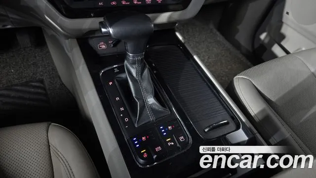 Kia Carnival 2017 thumb 9