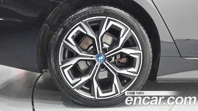 BMW i4 2022 thumb 5