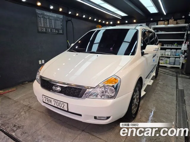 Kia Carnival 2013 thumb 2