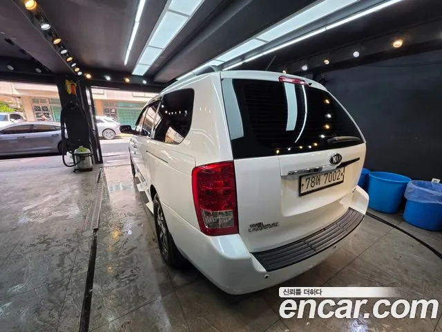 Kia Carnival 2013 thumb 5