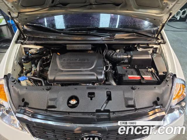 Kia Carnival 2013 thumb 8