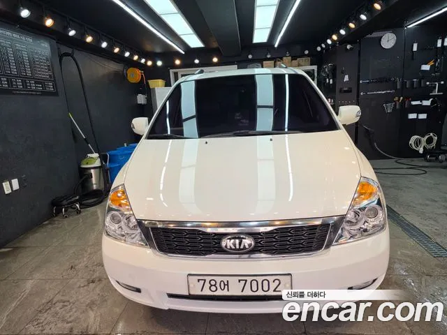 Kia Carnival 2013 thumb 12