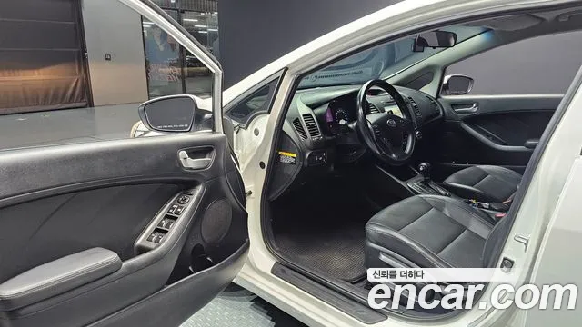 Kia K3 2013 thumb 10