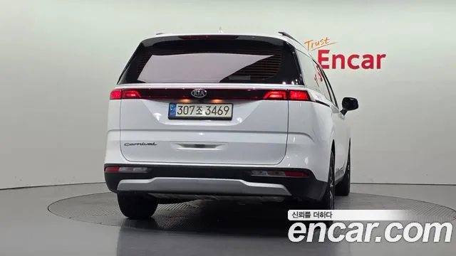 Kia Carnival 2021 thumb 4