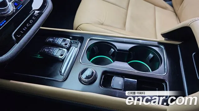 Lincoln Corsair 2021 thumb 9