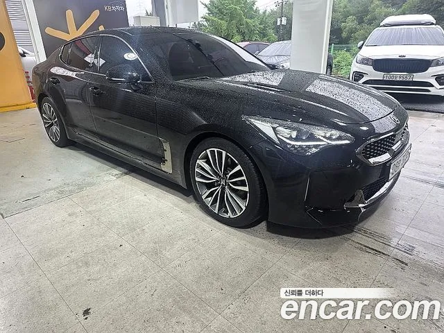 Kia Stinger 2017 thumb 2