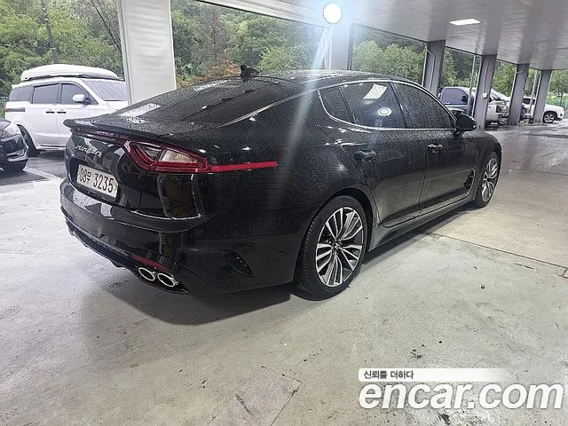 Kia Stinger 2017 thumb 4