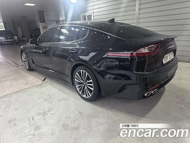 Kia Stinger 2017 thumb 5