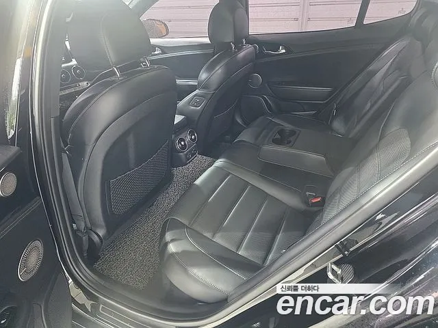 Kia Stinger 2017 thumb 9