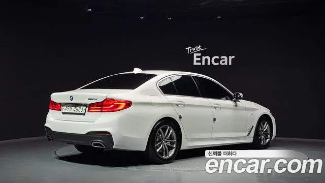 BMW 5 серии 2019 thumb 2
