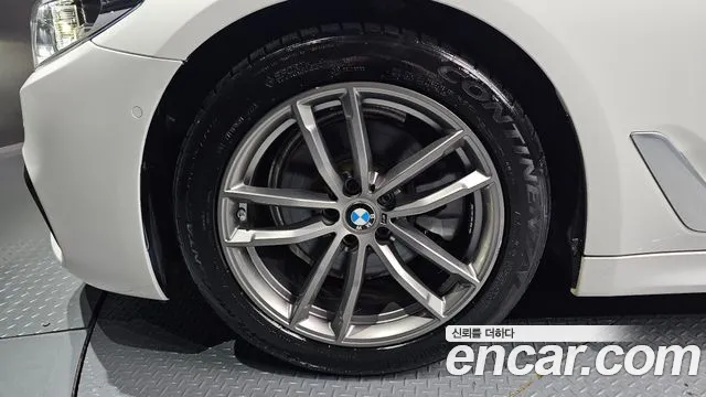 BMW 5 серии 2019 thumb 5