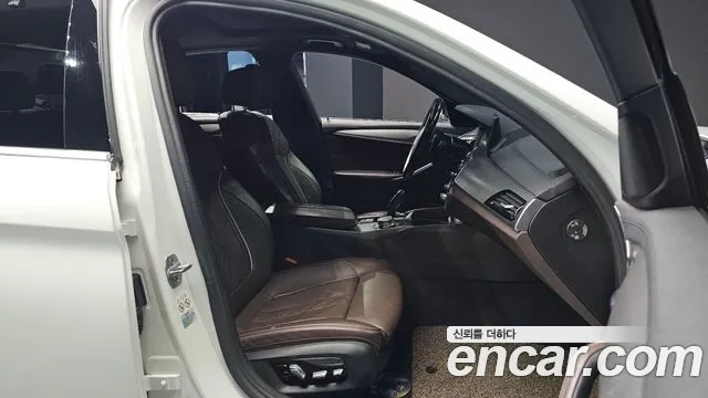 BMW 5 серии 2019 thumb 10
