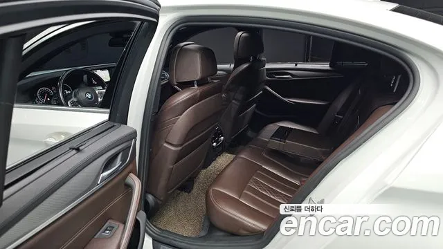 BMW 5 серии 2019 thumb 12