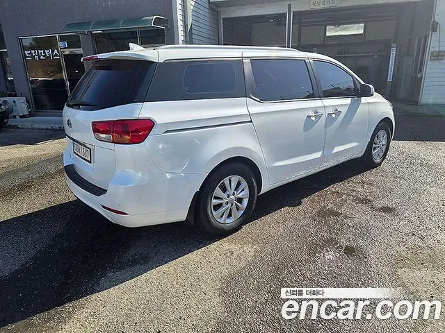 Kia Carnival 2017 thumb 2