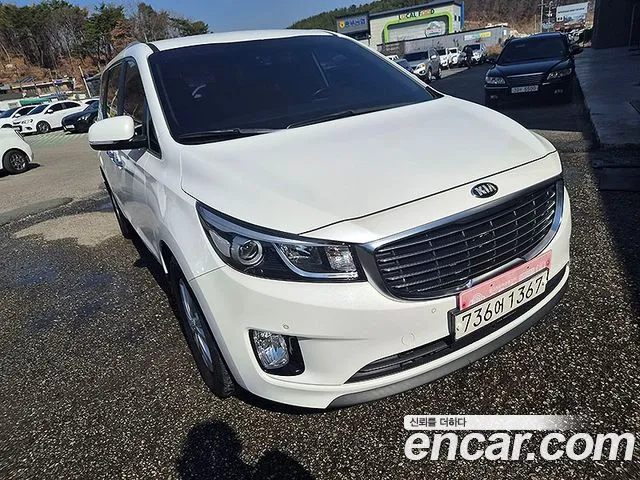 Kia Carnival 2017 thumb 4