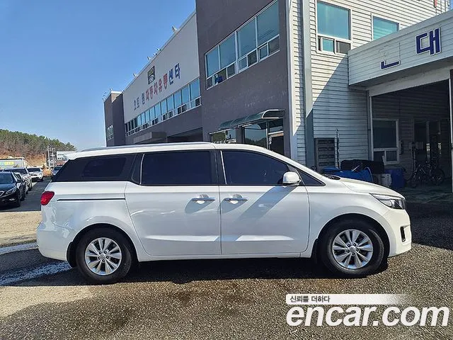 Kia Carnival 2017 thumb 5