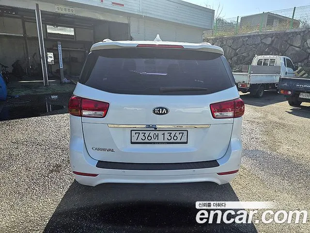 Kia Carnival 2017 thumb 6