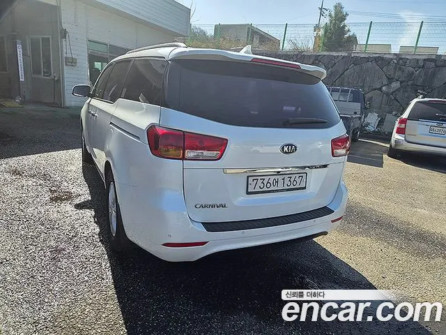 Kia Carnival 2017 thumb 7