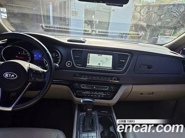 Kia Carnival 2017 thumb 9