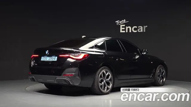 BMW i4 2022 thumb 2
