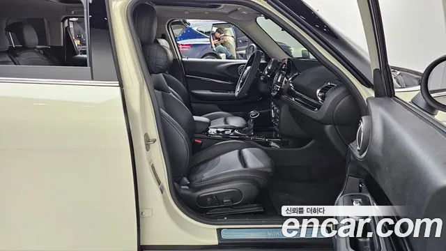 Mini Clubman 2019 thumb 11