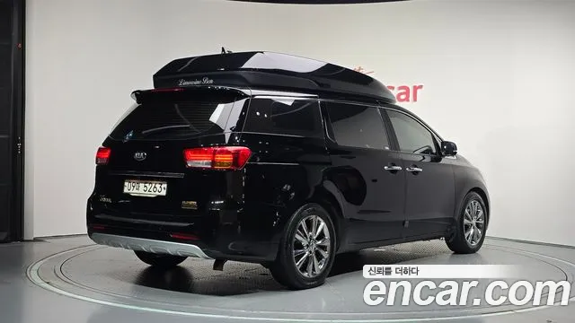 Kia Carnival 2017 thumb 2