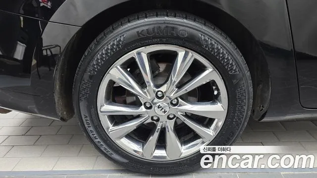 Kia Carnival 2017 thumb 5