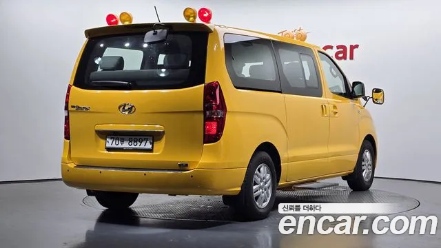 Hyundai Starex 2018 thumb 2