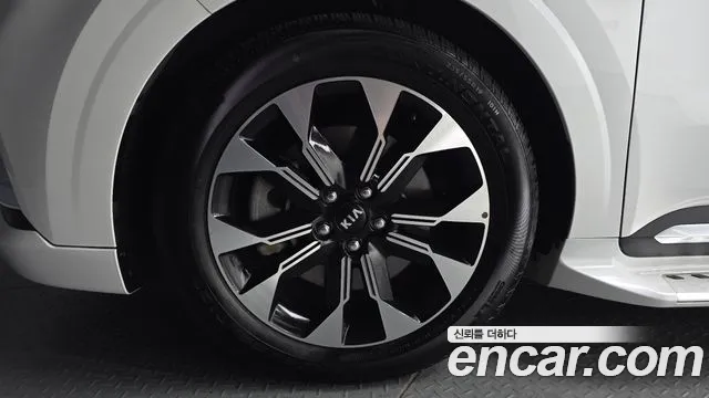 Kia Carnival 2021 thumb 5