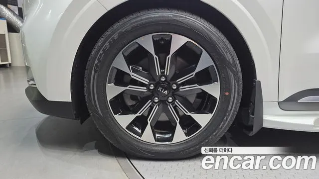 Kia Carnival 2021 thumb 5