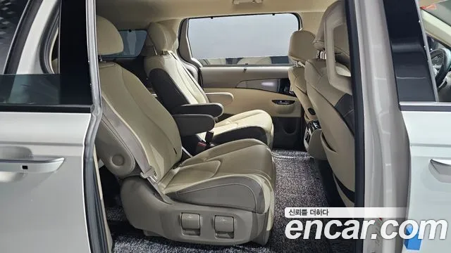 Kia Carnival 2021 thumb 12