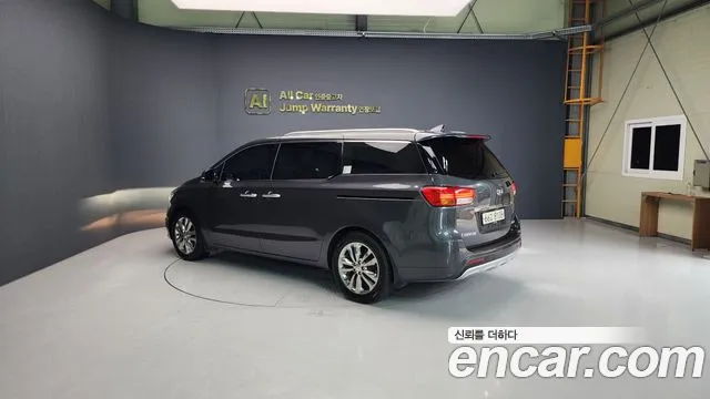 Kia Carnival 2017 thumb 4