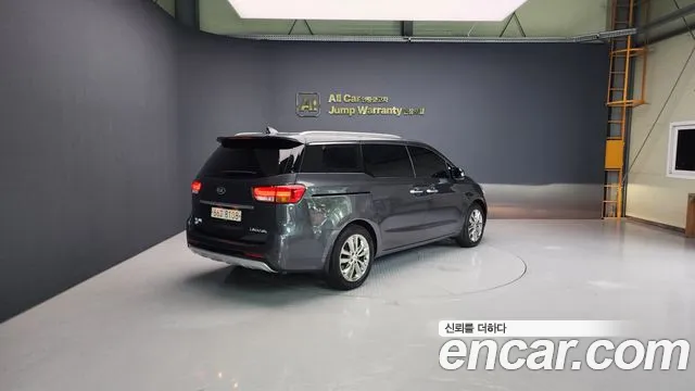 Kia Carnival 2017 thumb 6