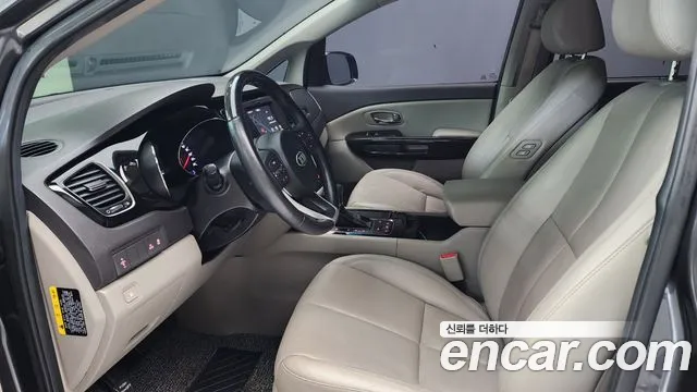 Kia Carnival 2017 thumb 10