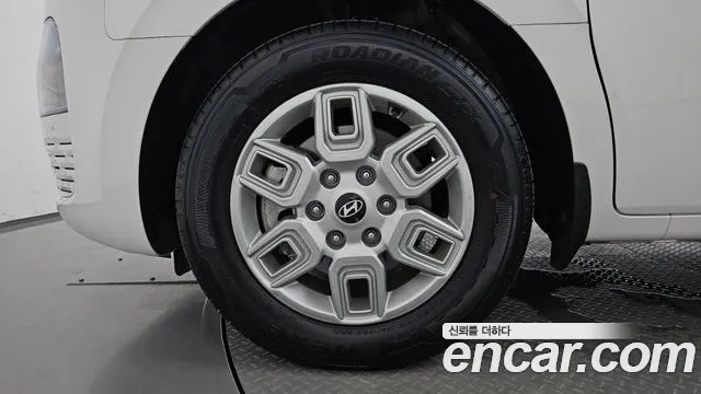 Hyundai Staria 2025 thumb 4