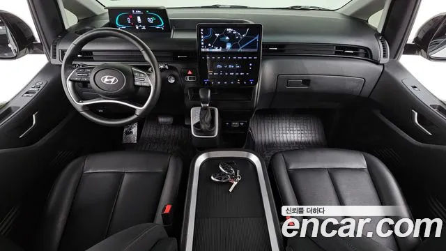 Hyundai Staria 2025 thumb 6
