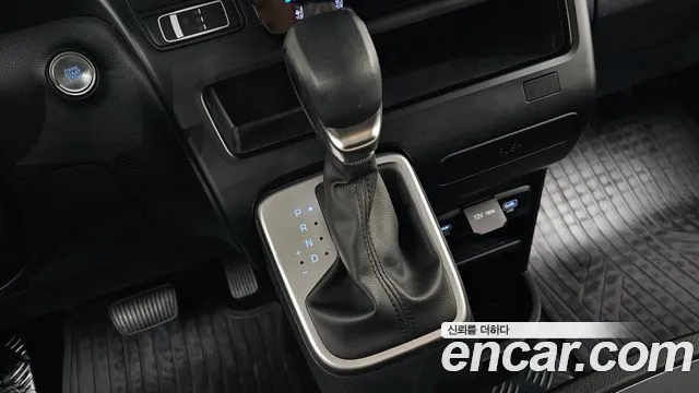 Hyundai Staria 2025 thumb 8