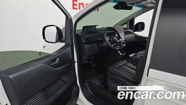 Hyundai Staria 2025 thumb 9
